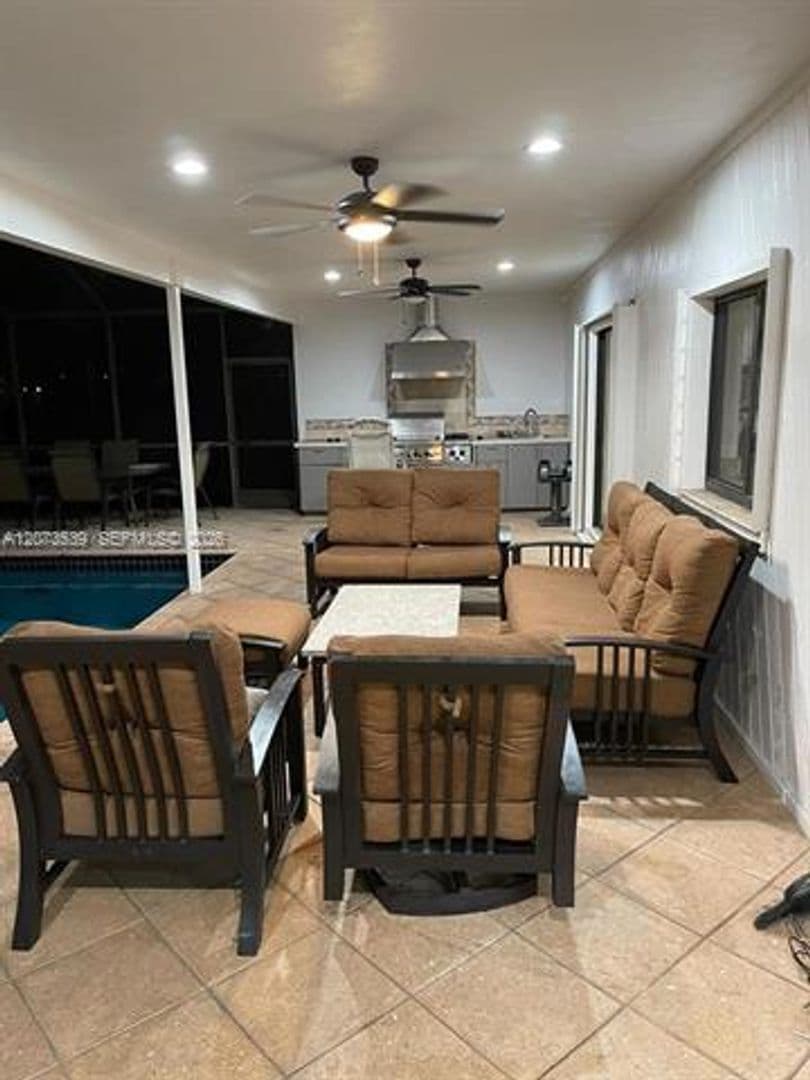 Hallandale Beach House: 612 Hibiscus Dr # 612