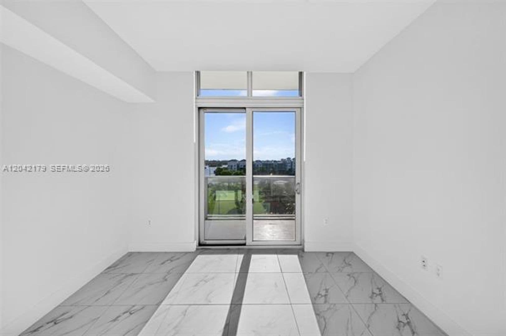Sunrise Condo: 2000 Metropica Way cu-616