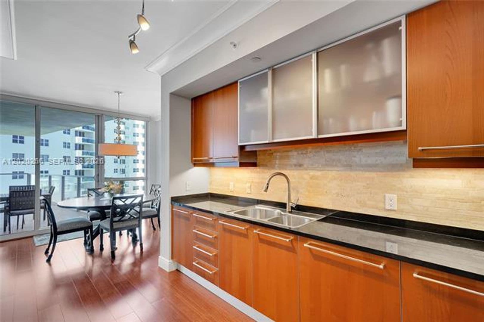 Hollywood Condo: 3101 S Ocean Dr cu-701