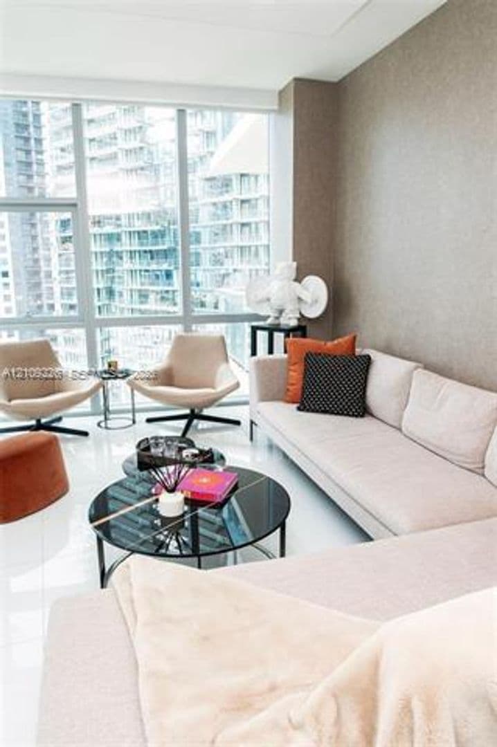 Miami Condo: 851 NE 1st Ave cu-1811
