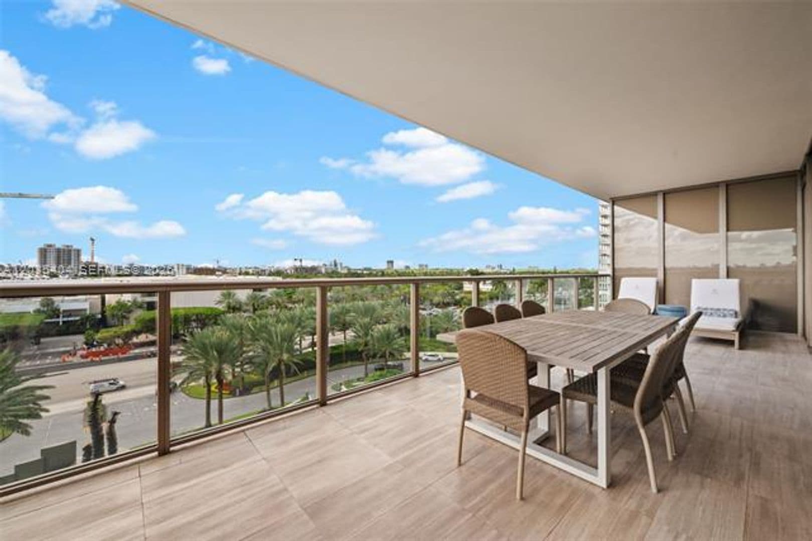 Bal Harbour Condo: 9705 Collins Ave cu-605N