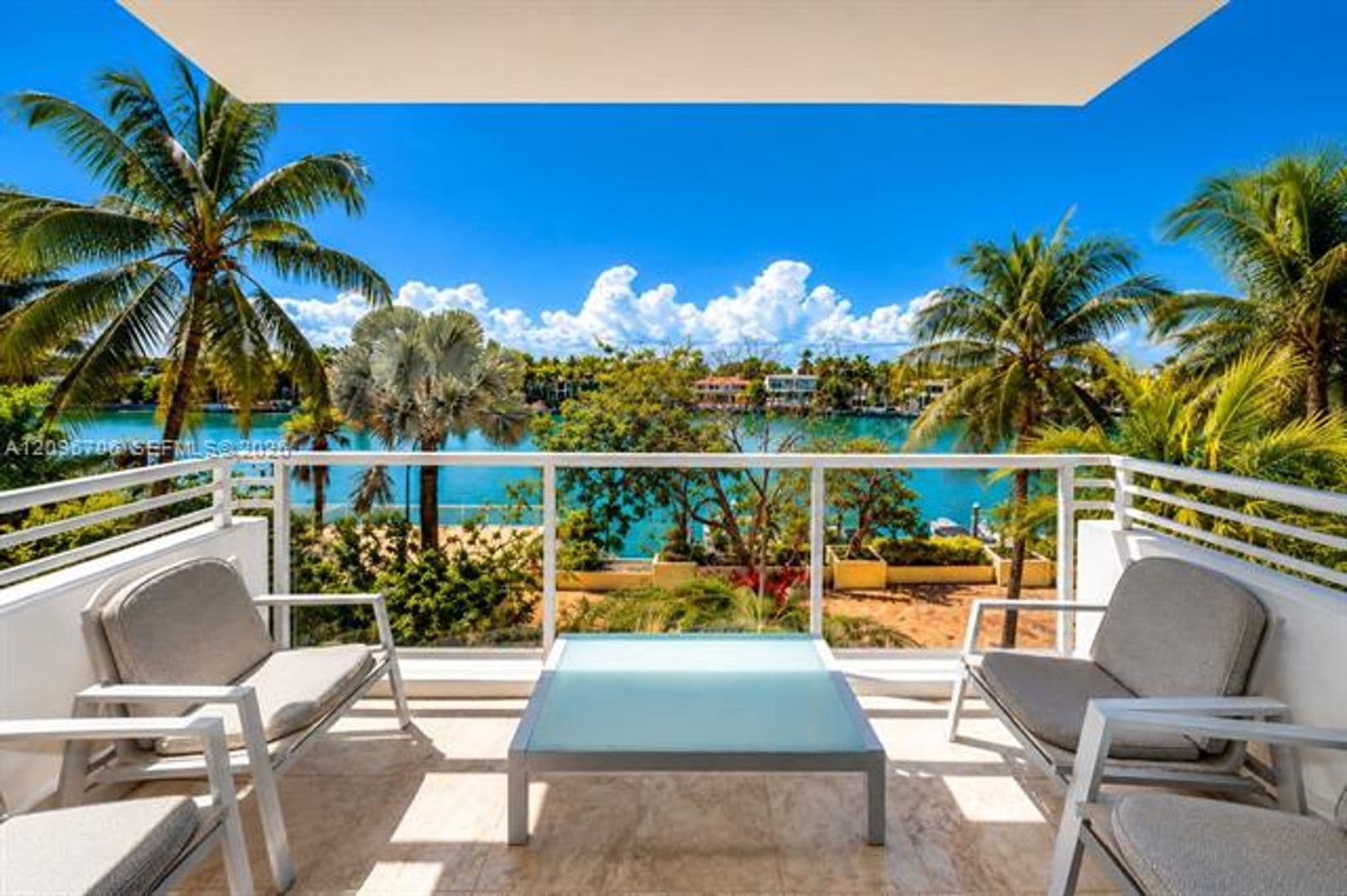 Miami Beach Condo: 5600 Collins Ave cu-4P