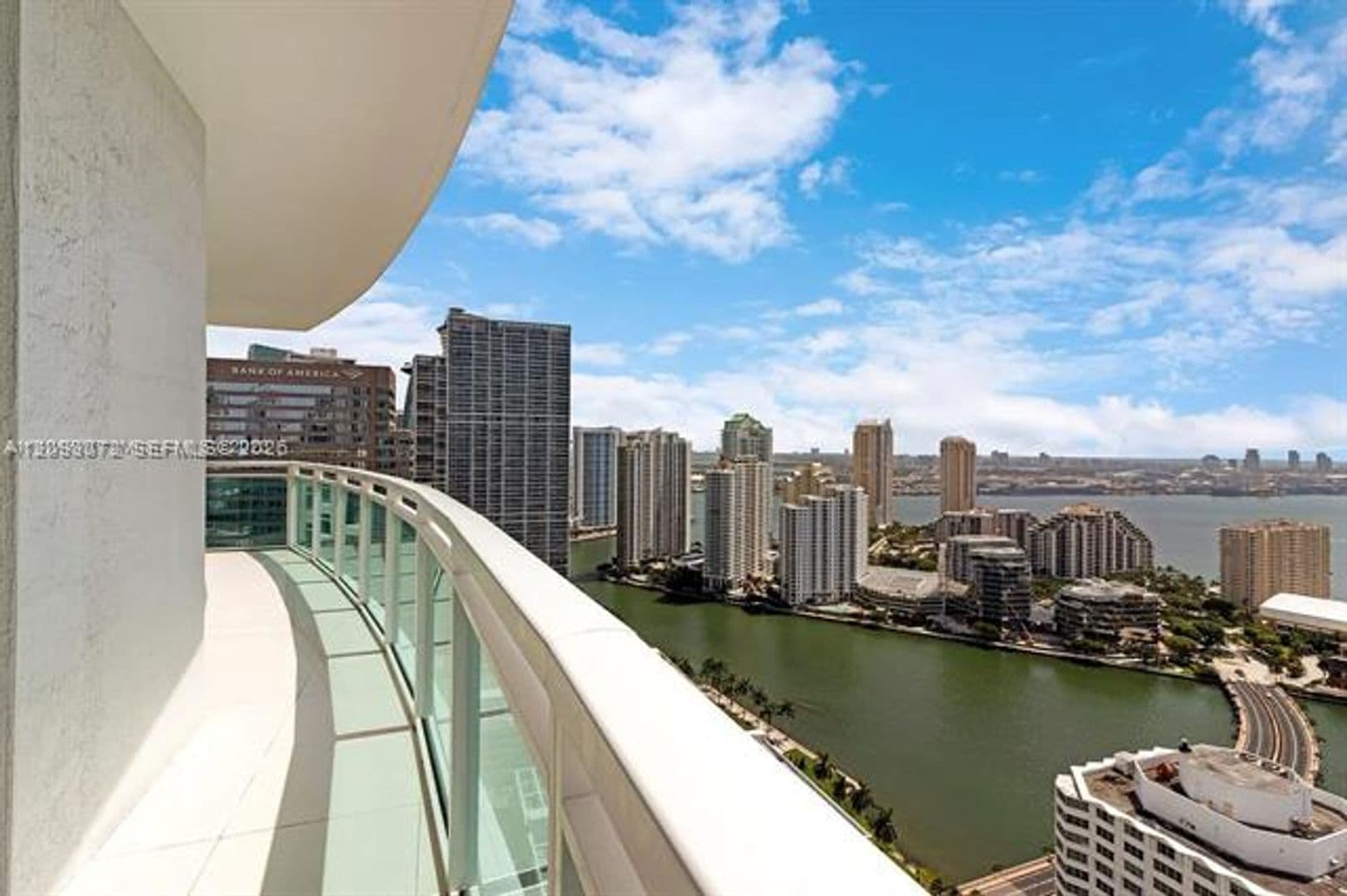 Miami Condo: 950 Brickell Bay Dr cu-3710