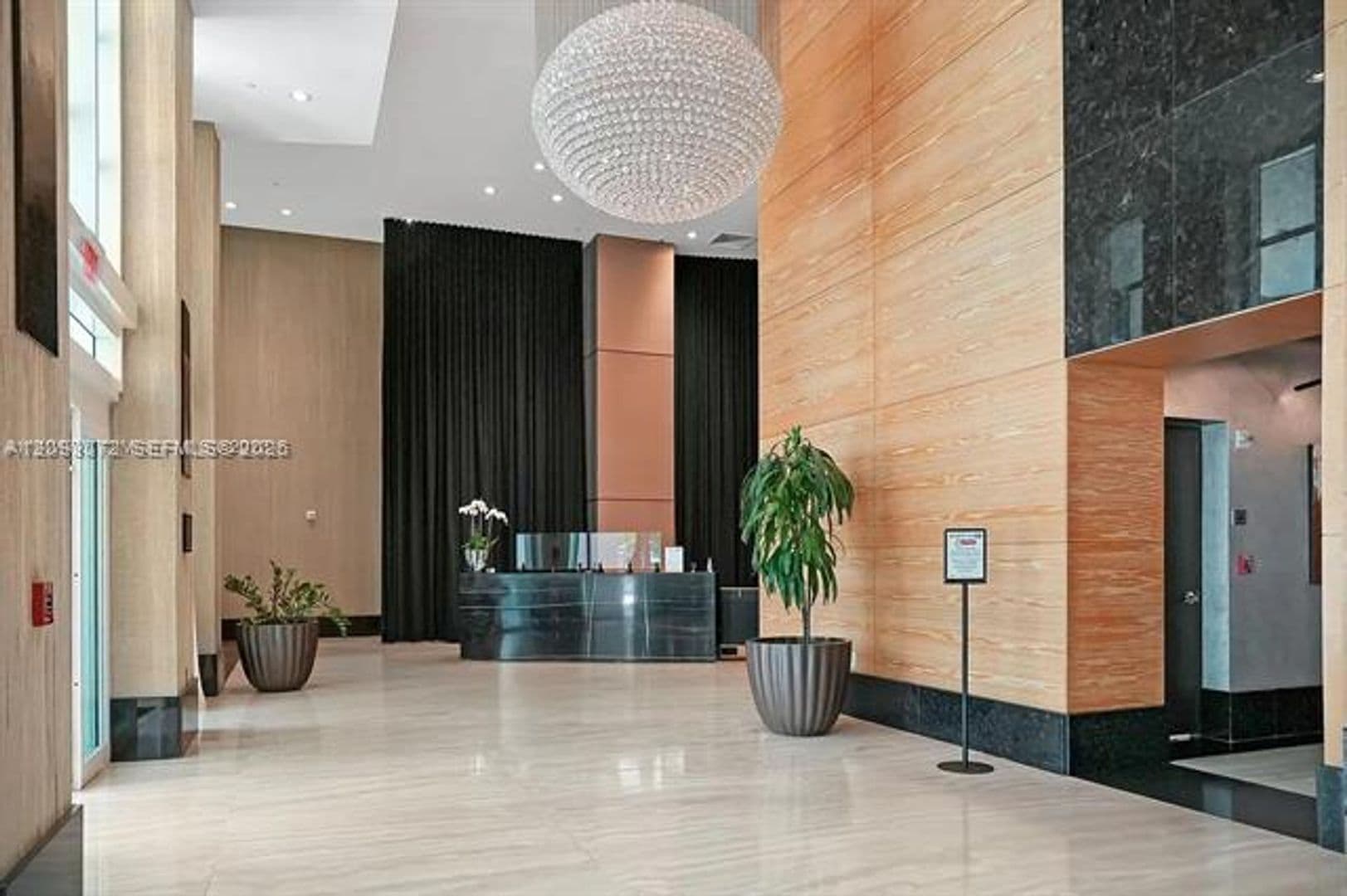 Miami Condo: 950 Brickell Bay Dr cu-3710