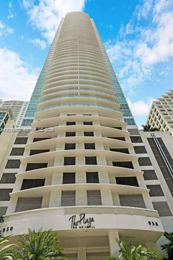 Miami Condo: 950 Brickell Bay Dr cu-3710
