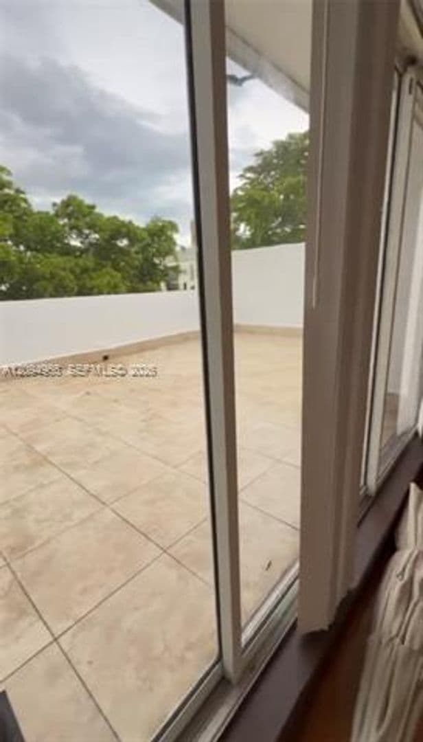 Miami Condo: 680 NE 64th St cu-APH8