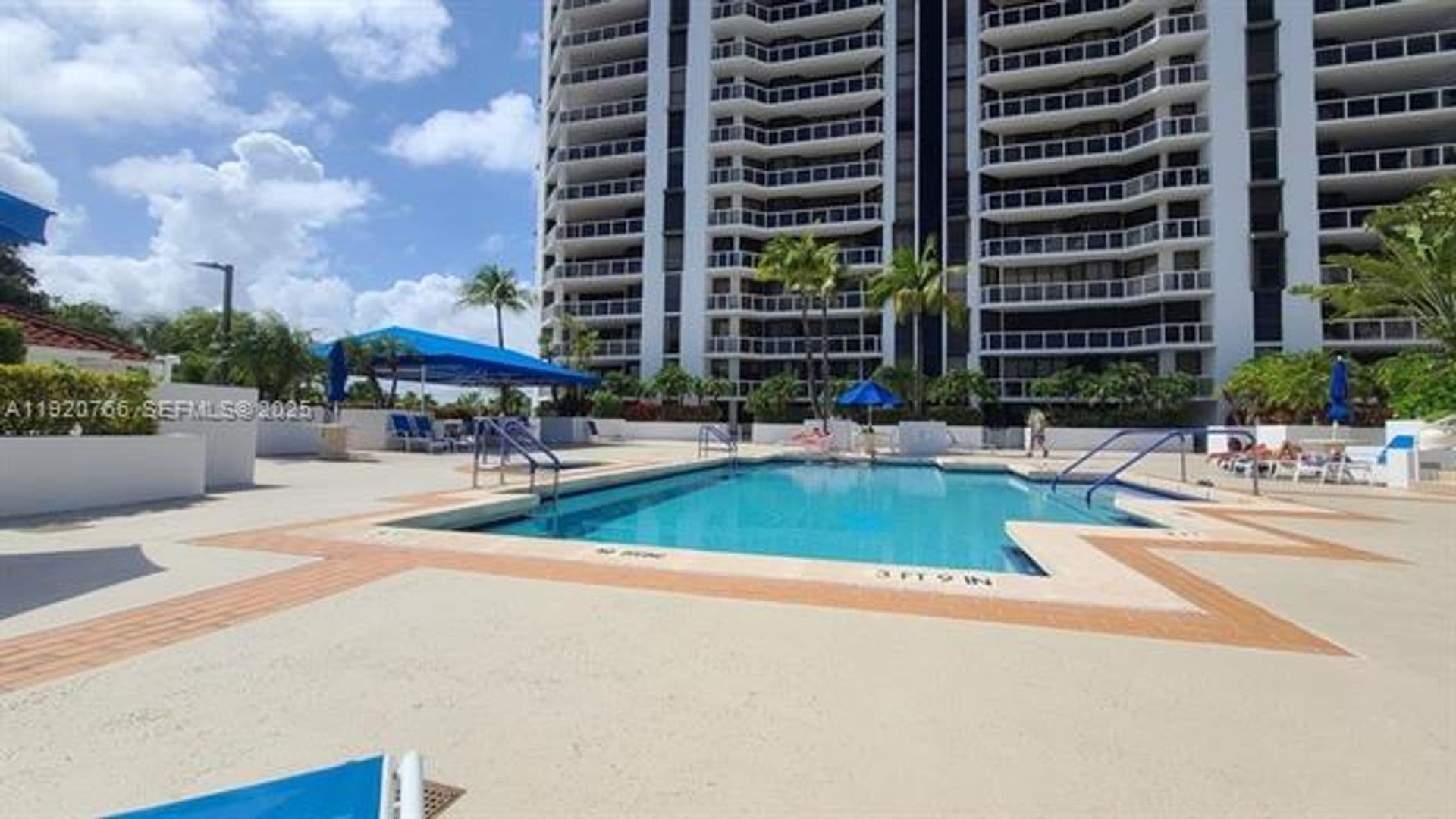 Aventura Condo: 3600 Yacht Club Dr cu-1204