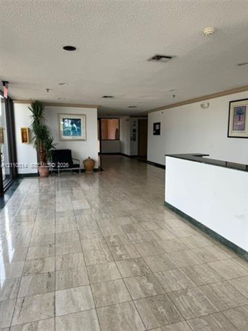 Surfside Condo: 8816 Collins Ave cu-304