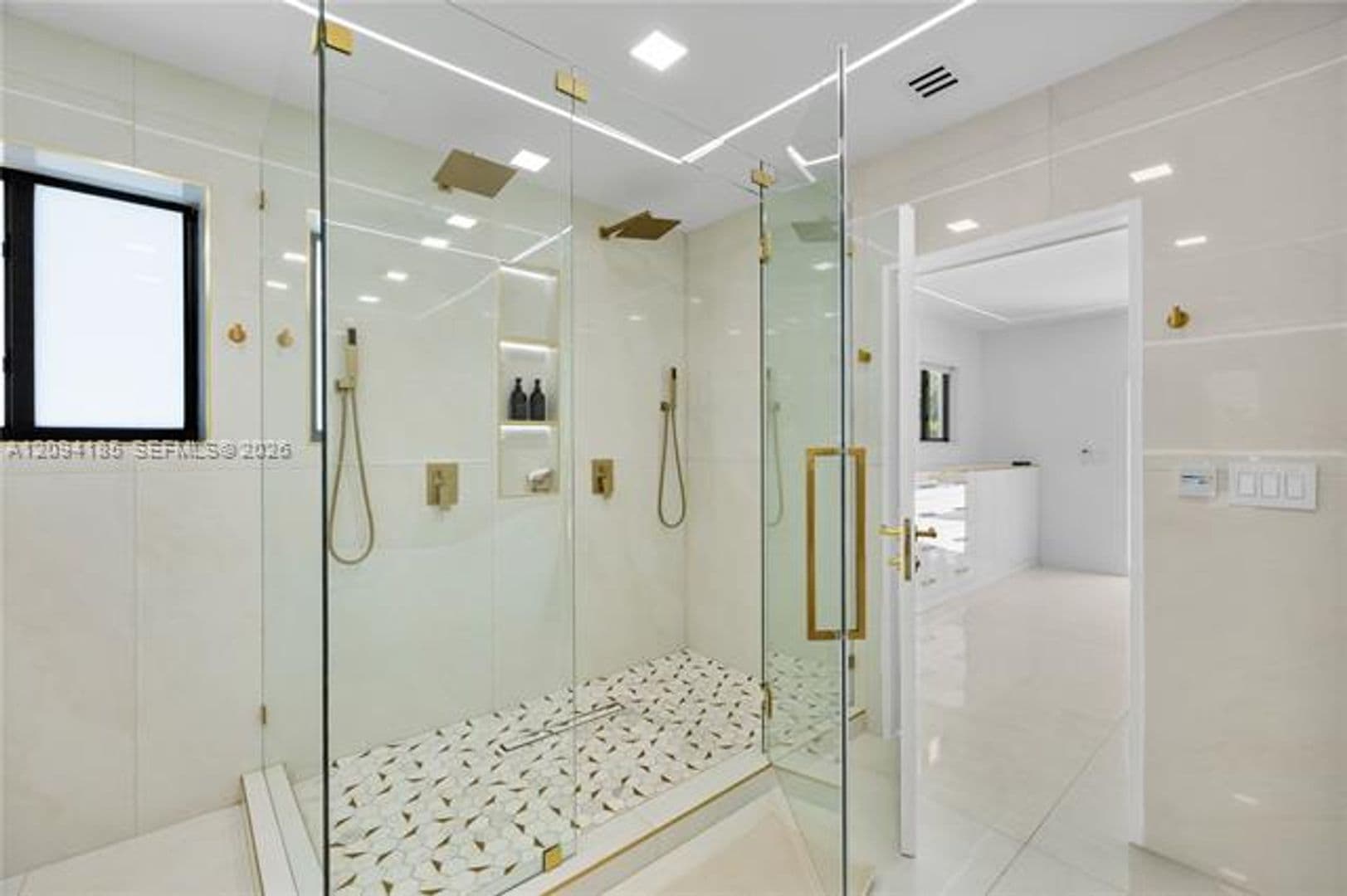 Hollywood House: 1117 Adams St # 1117