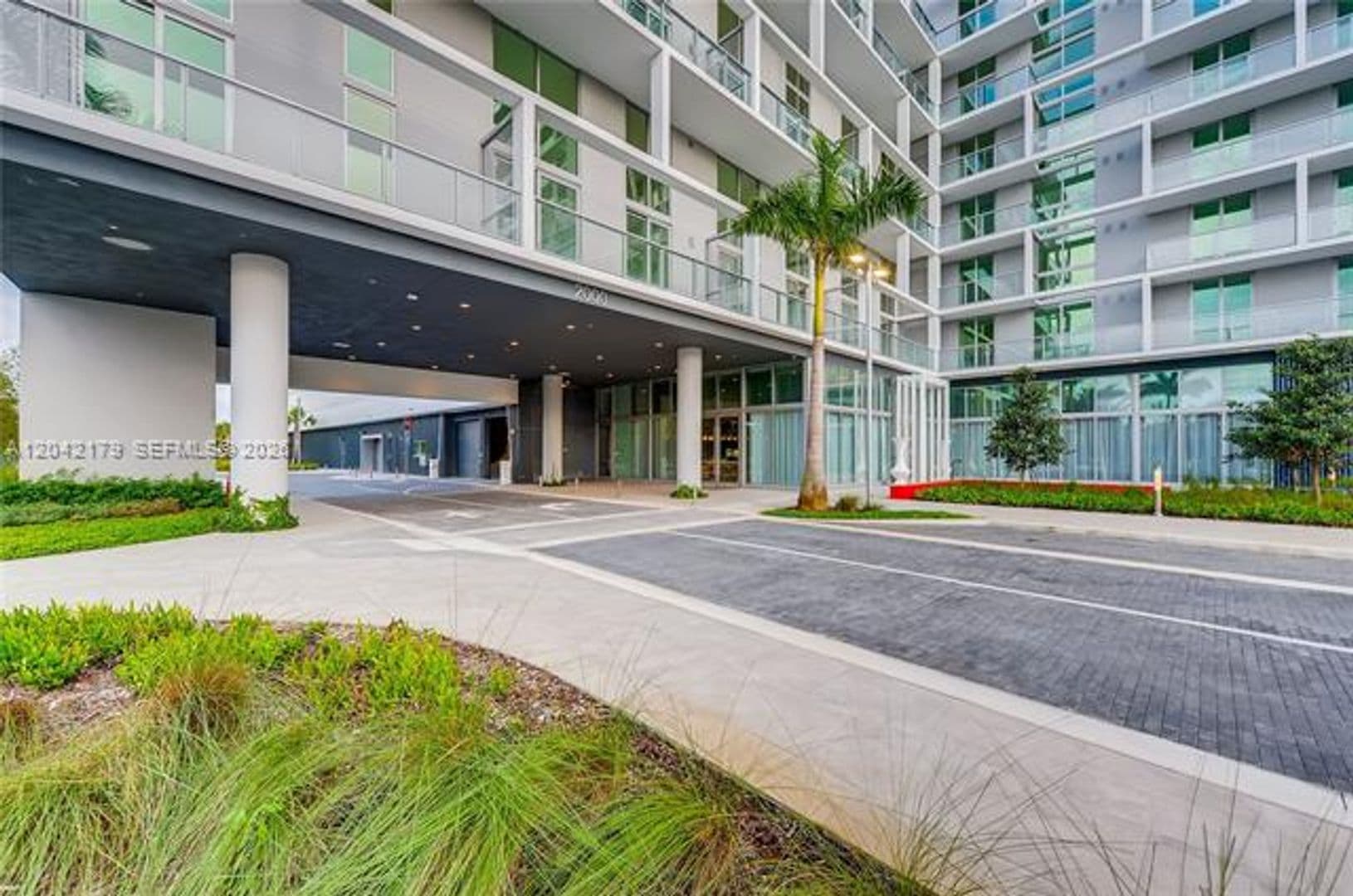 Sunrise Condo: 2000 Metropica Way cu-616