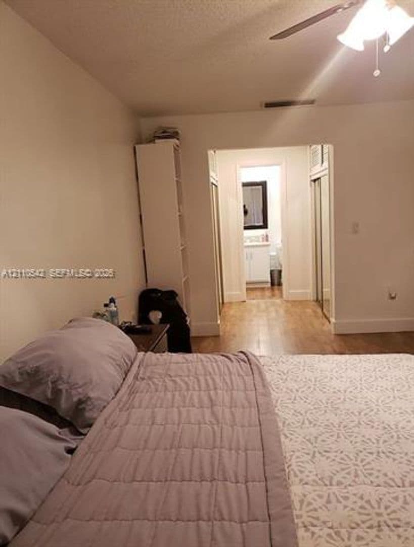 Hollywood Townhome: 3301 NW Raleigh St th 4A