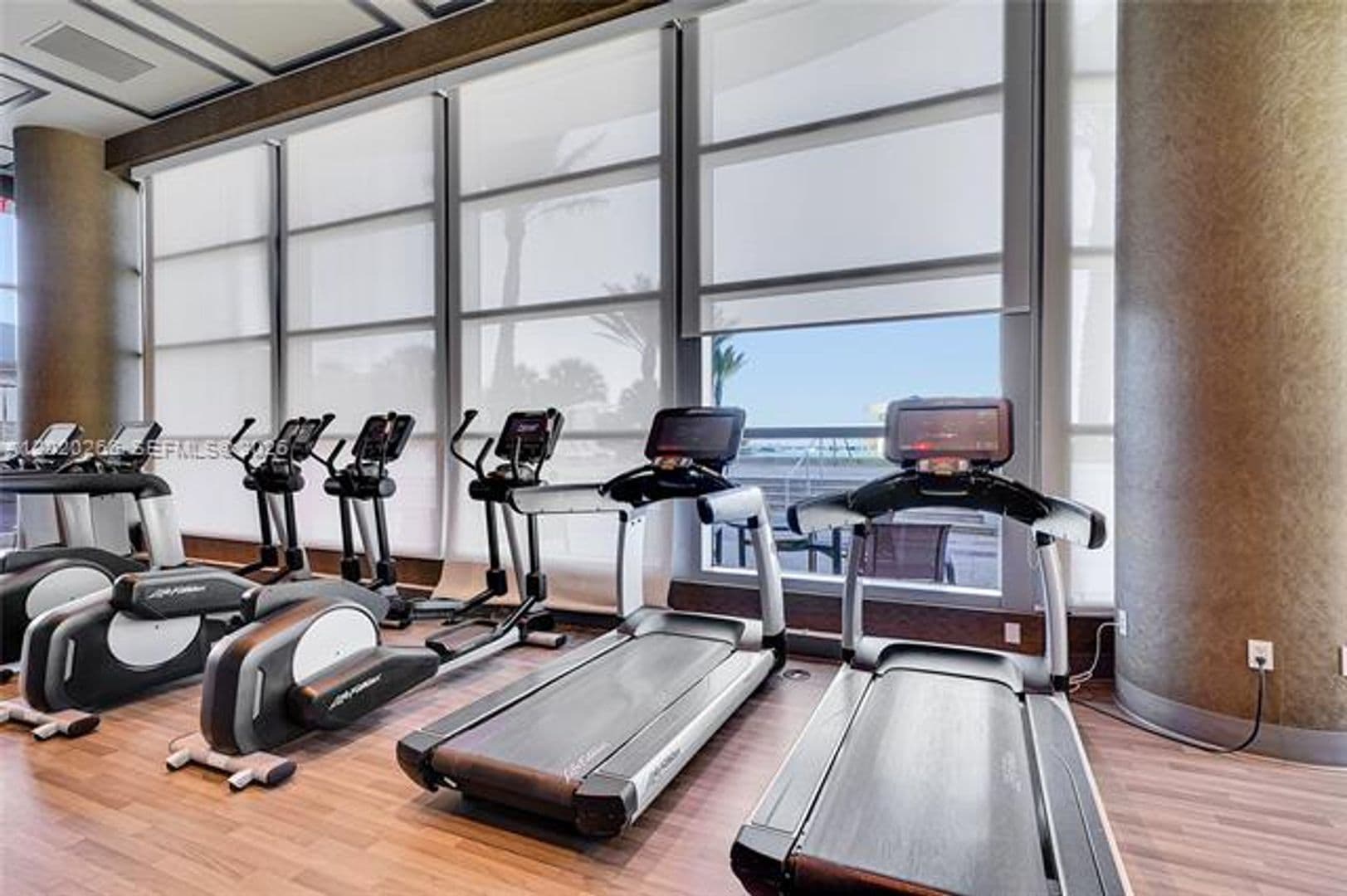 Hollywood Condo: 3101 S Ocean Dr cu-701