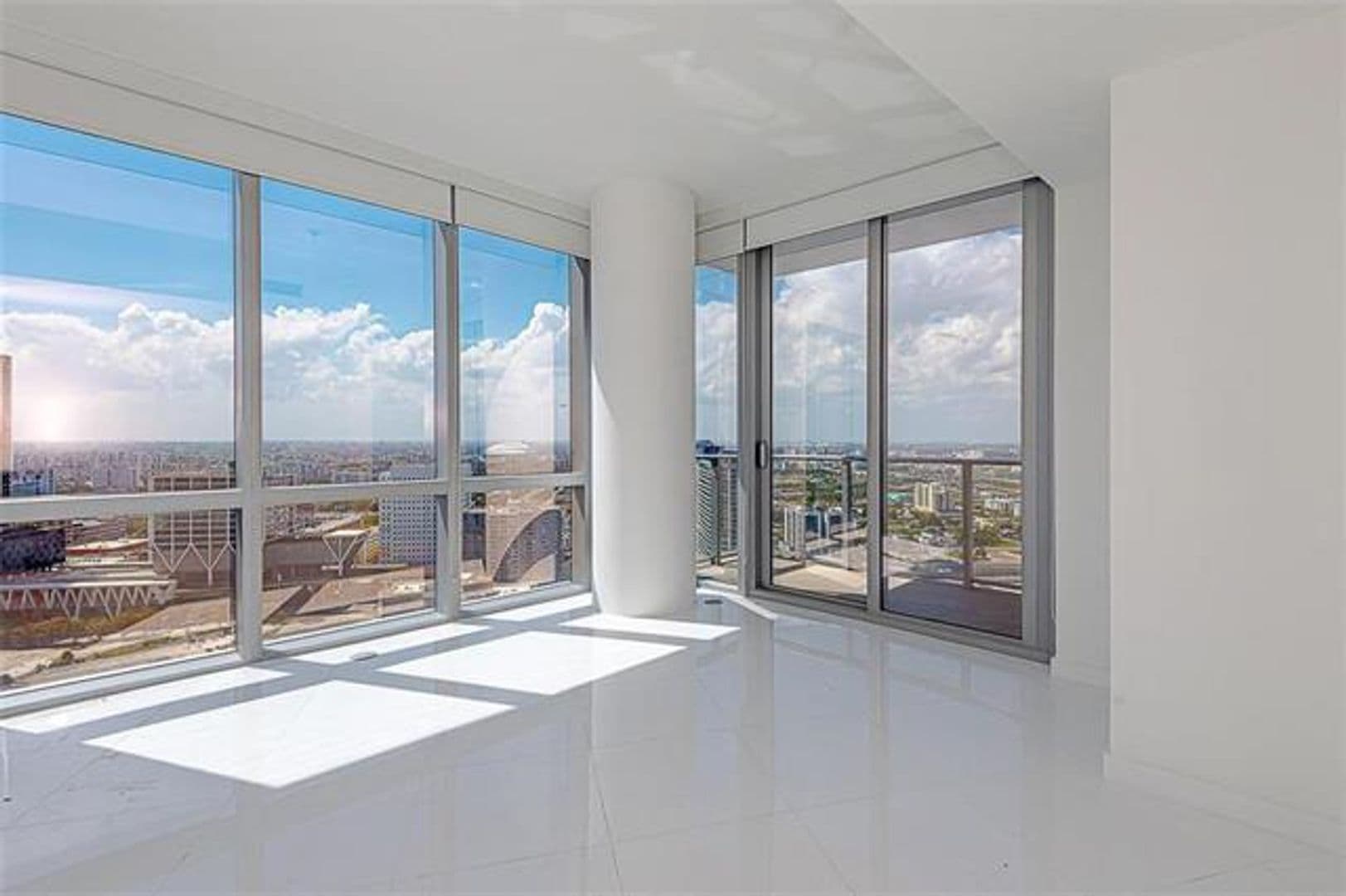 Miami Condo: 851 NE 1st Ave cu-2402