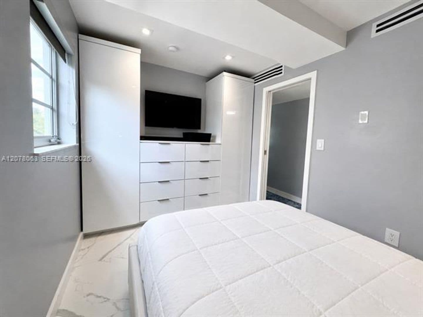 Miami Beach Condo: 1428 Euclid Ave cu-207