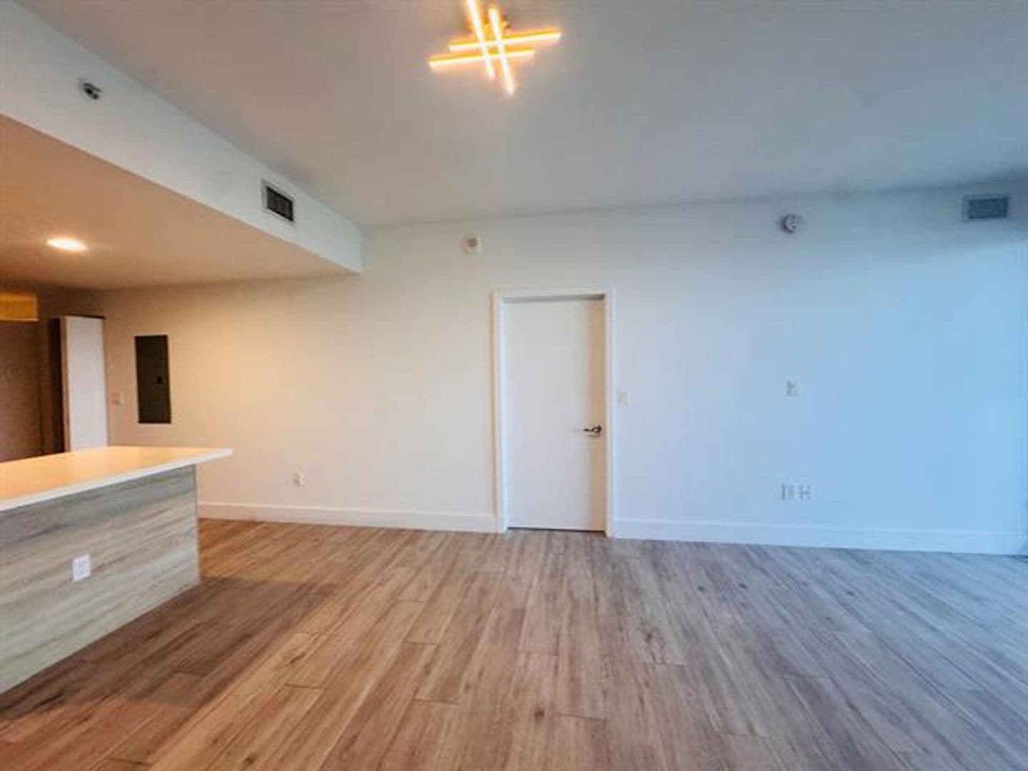 North Miami Beach Condo: 16385 Biscayne Blvd cu-1204
