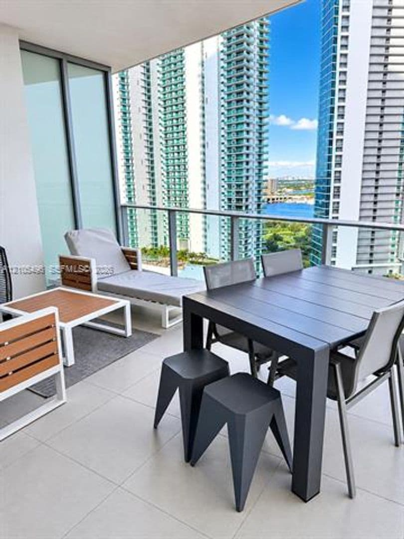 Miami Condo: 851 NE 1st Ave cu-2309