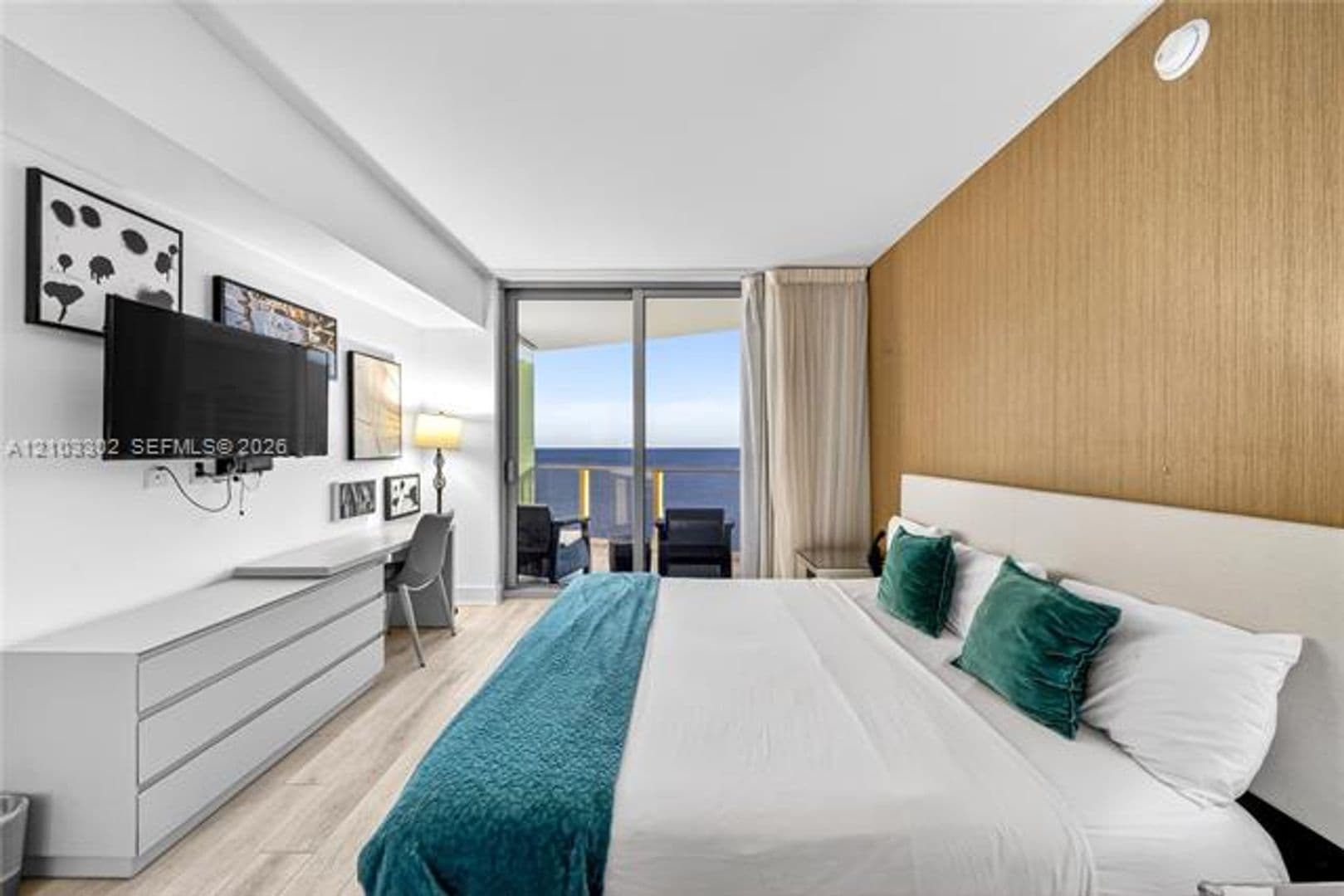 Hollywood Condo: 4111 S Ocean Dr cu-3703