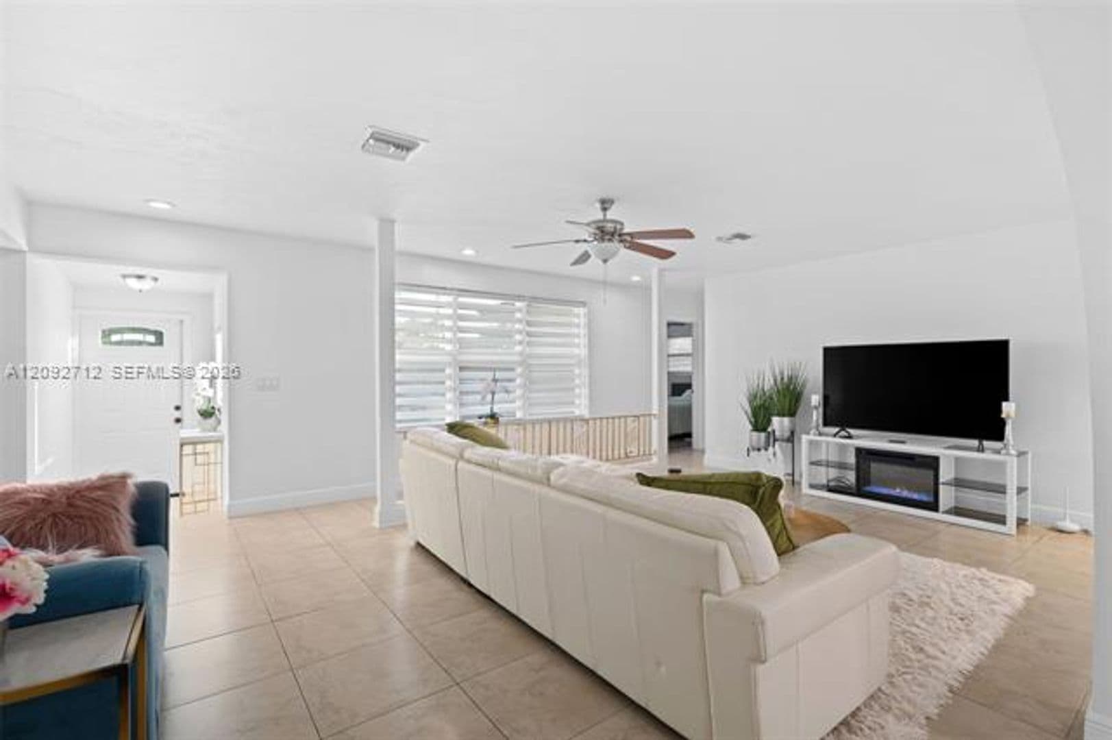 Hollywood House: 2819 Cleveland St # 2819
