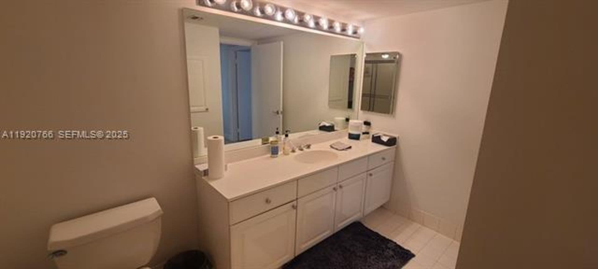 Aventura Condo: 3600 Yacht Club Dr cu-1204