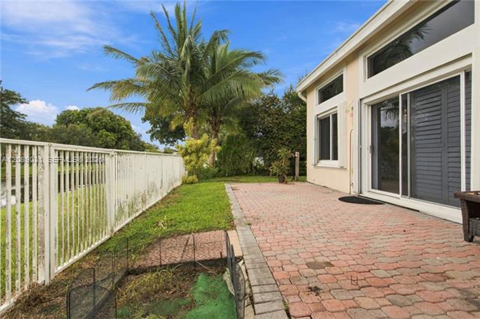 Plantation House: 10000 NW 4th St # 10000