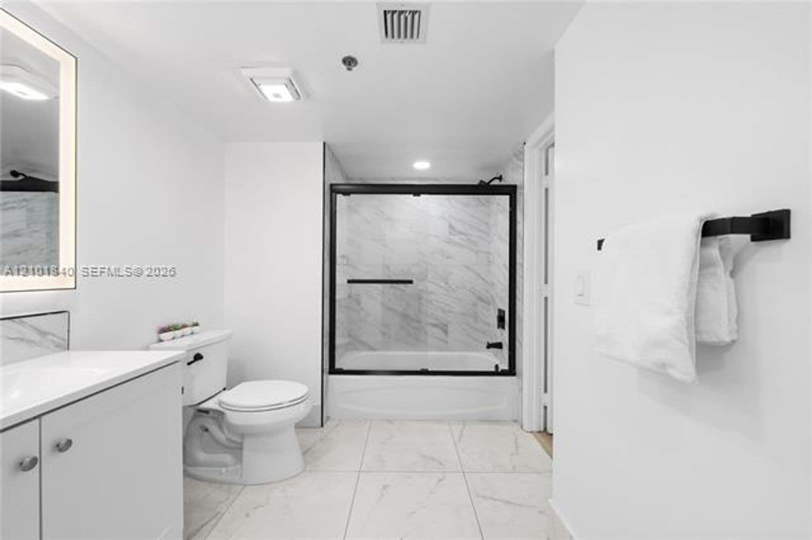 Miami Condo: 1200 Brickell Bay Dr cu-1907