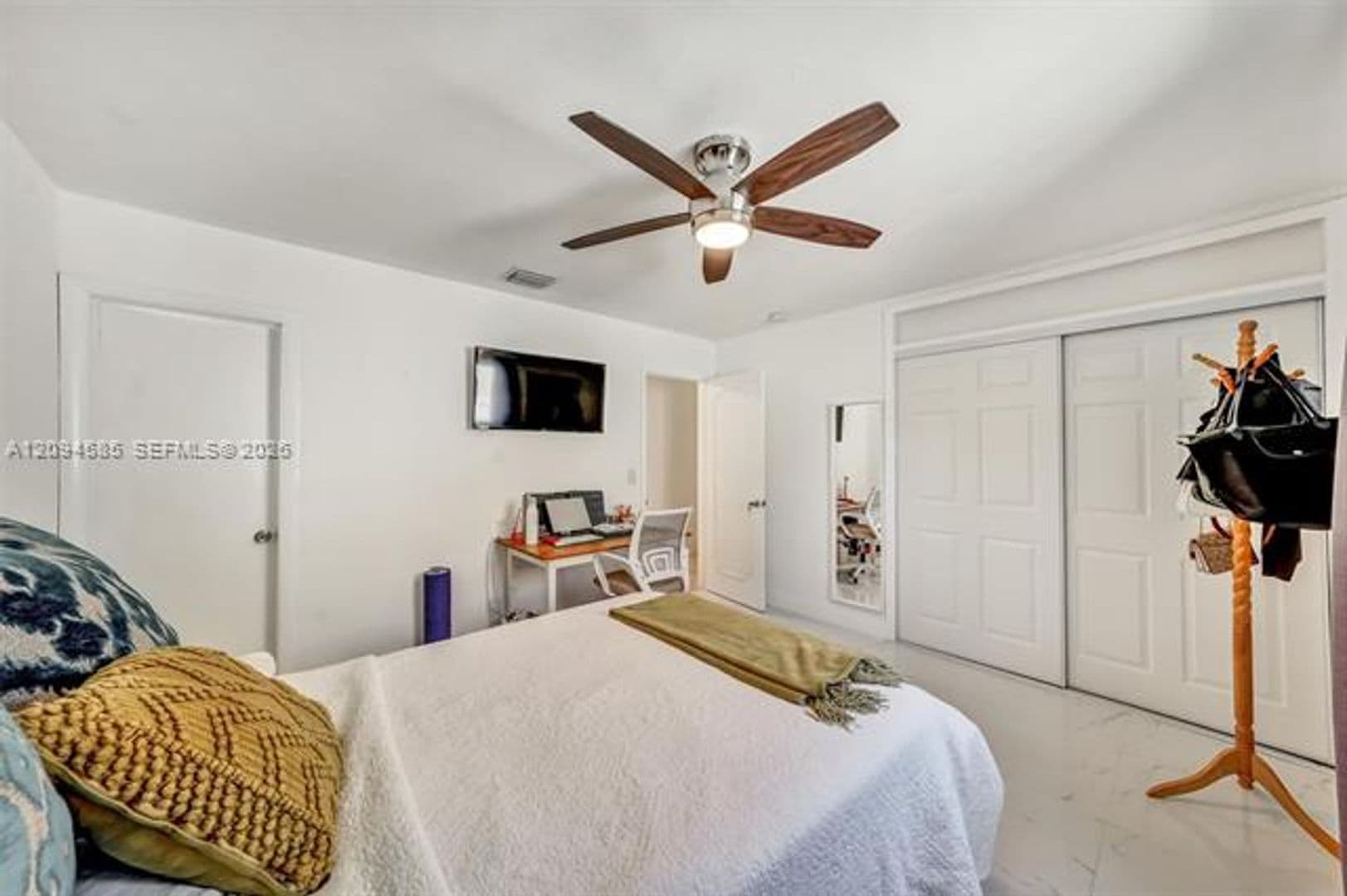 Hallandale Beach House: 814 NE 4th St # 0
