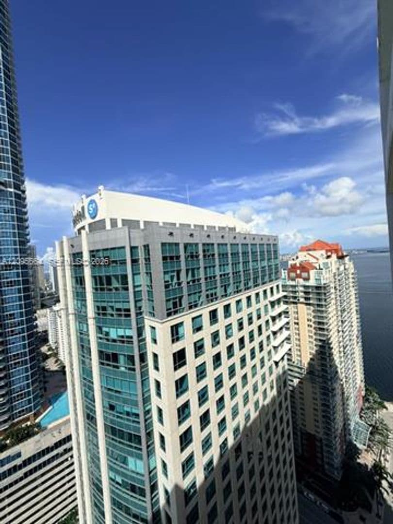Miami Condo: 1200 Brickell Bay Dr cu-4220