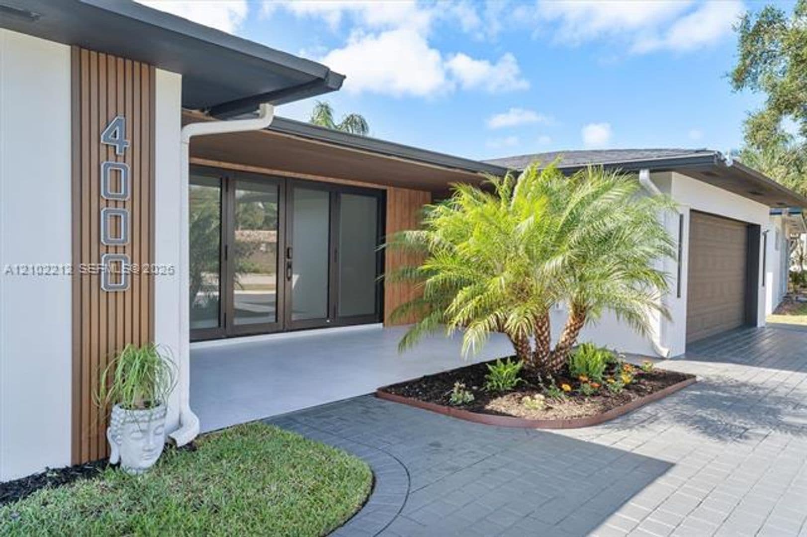 Hollywood House: 4000 N Circle Dr # 4000