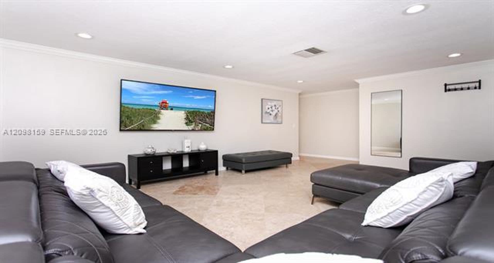 Hollywood House: 1254 Harrison St # 1254