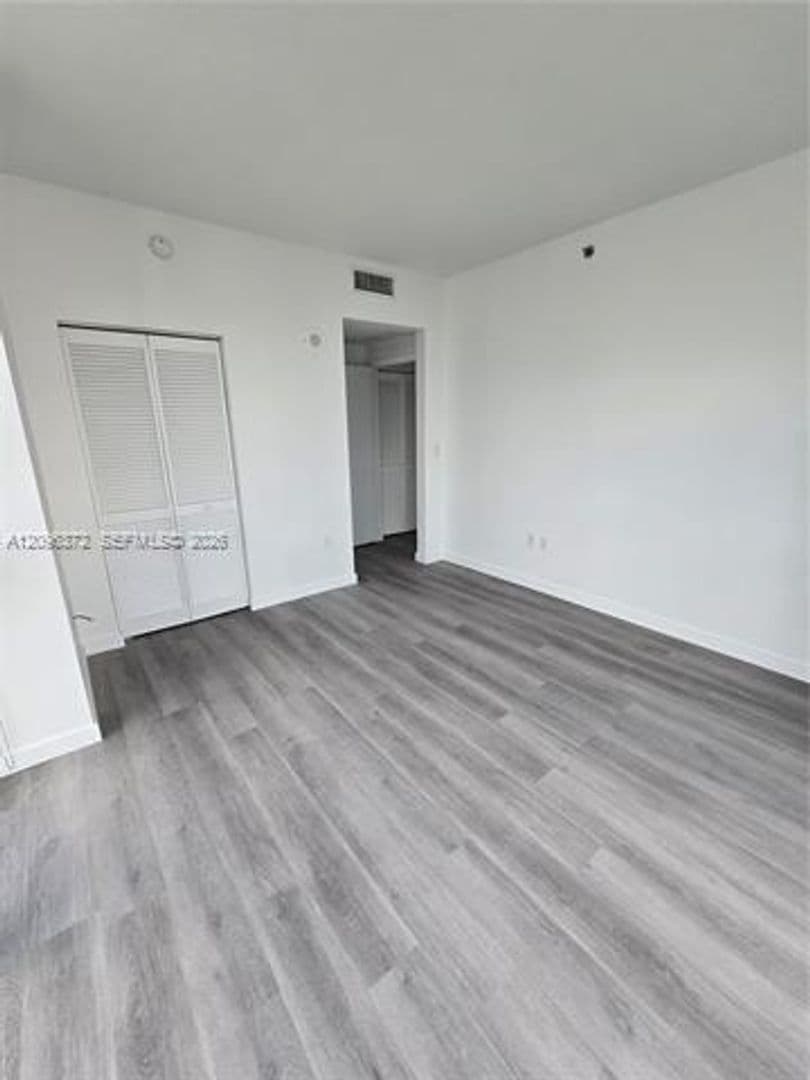 Miami Condo: 950 Brickell Bay Dr cu-3300