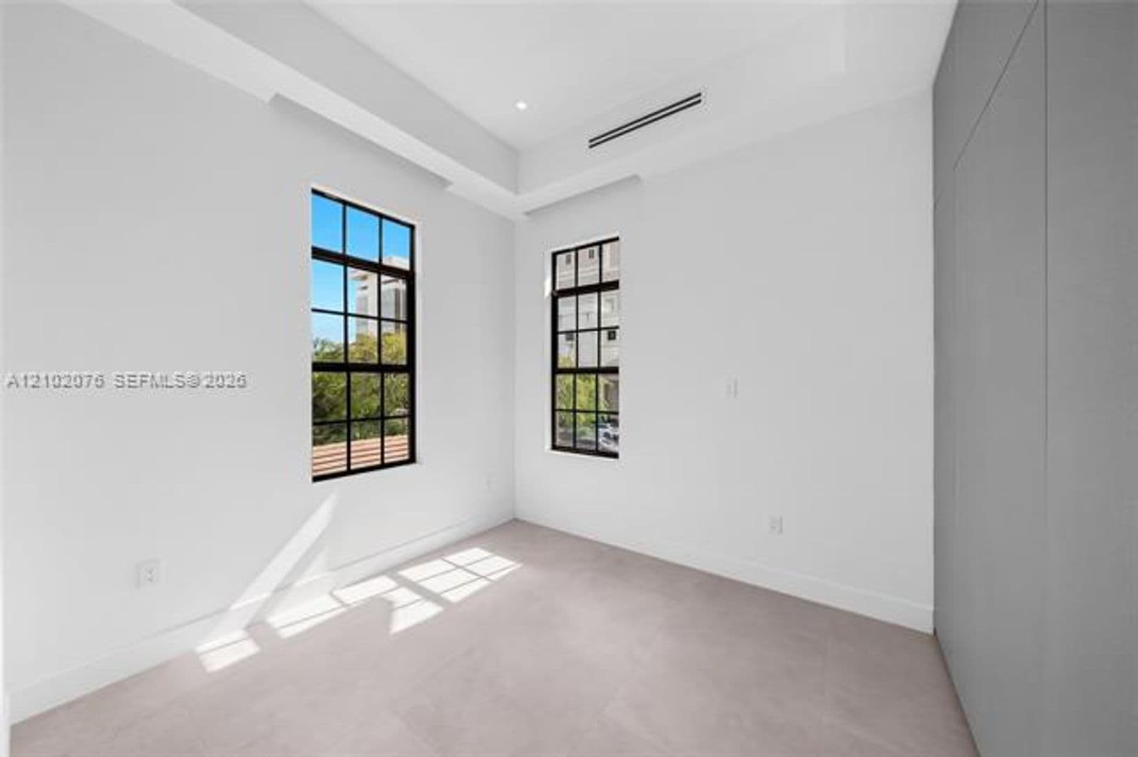 Coral Gables Townhome: 2710 Le Jeune Rd th 2710