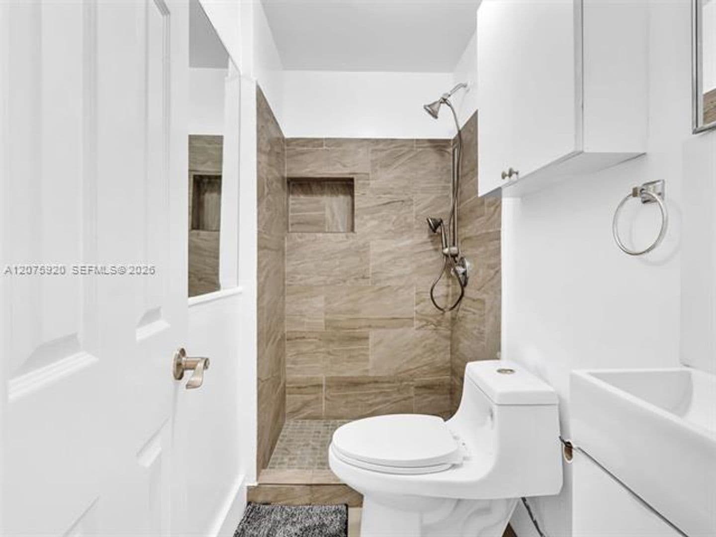 Miami House: 1647 NE 146th St # 1647