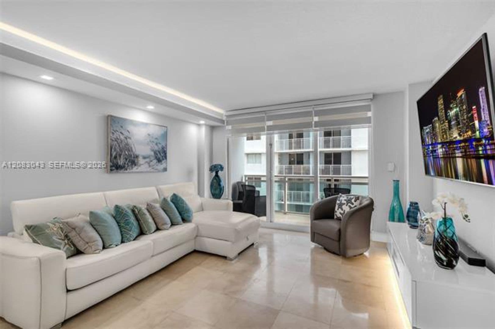 Miami Beach Condo: 6917 Collins Ave cu-706
