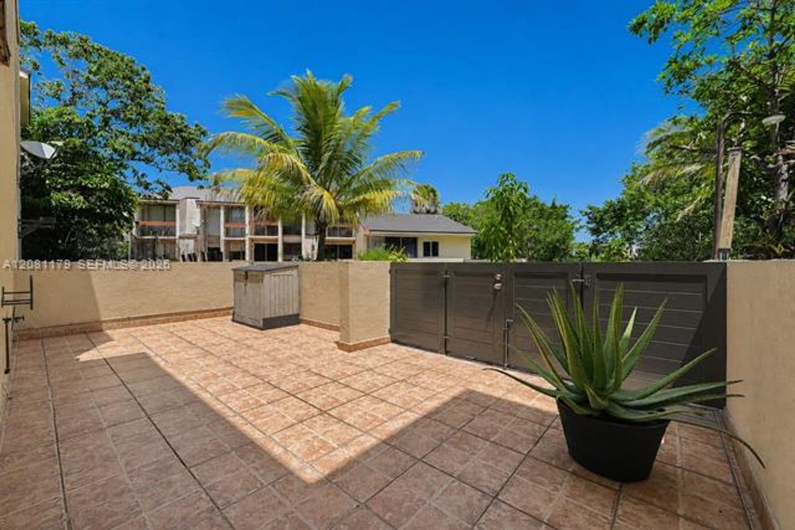 Miami Townhome: 9133 Fontainebleau Blvd th 5