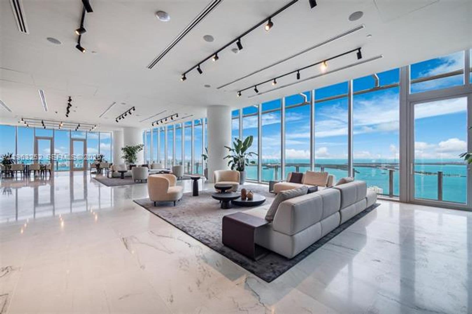 Miami Condo: 300 Biscayne Blvd Way cu-4404