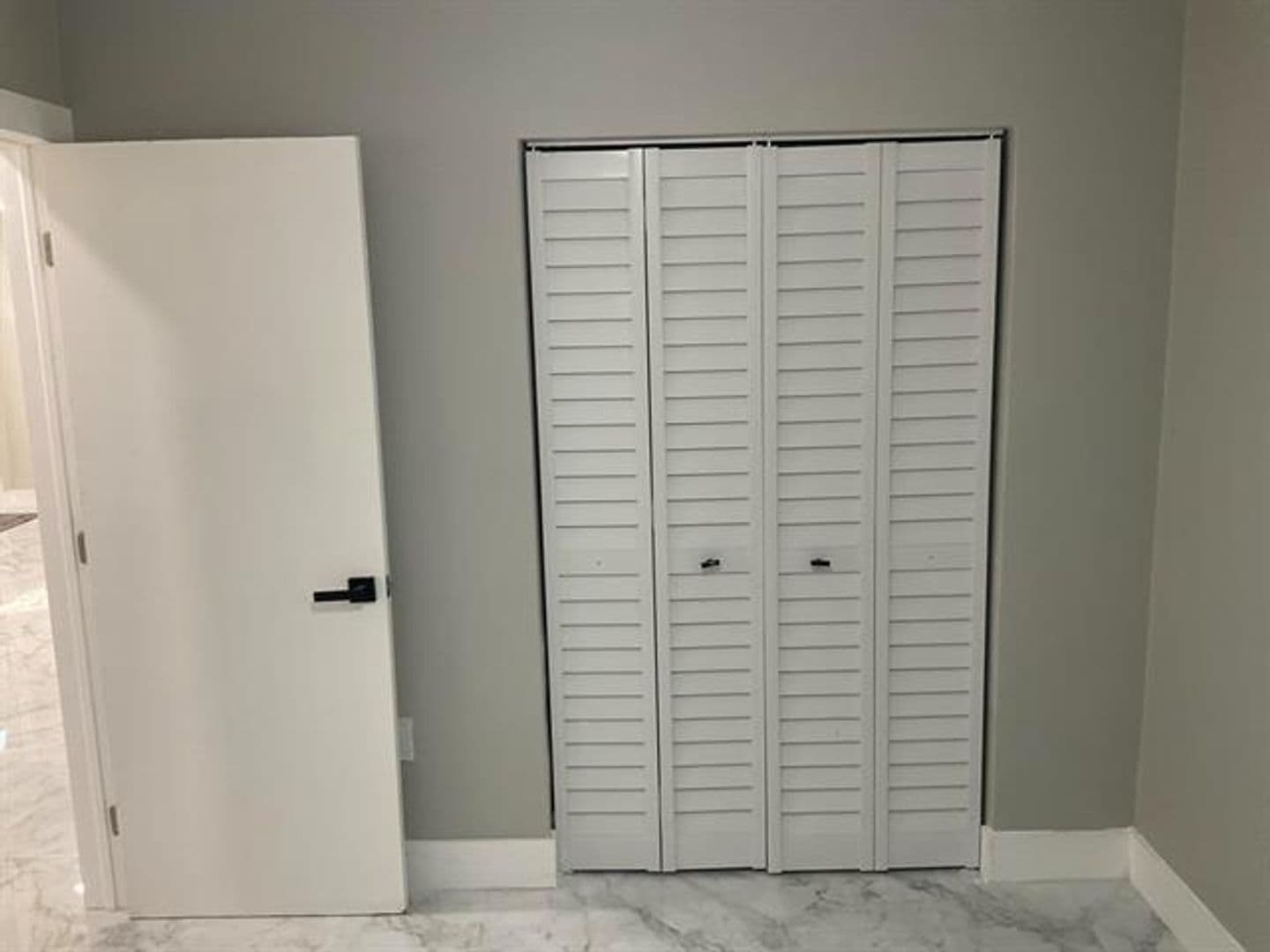 Hollywood House: 5540 Mayo St # 5540
