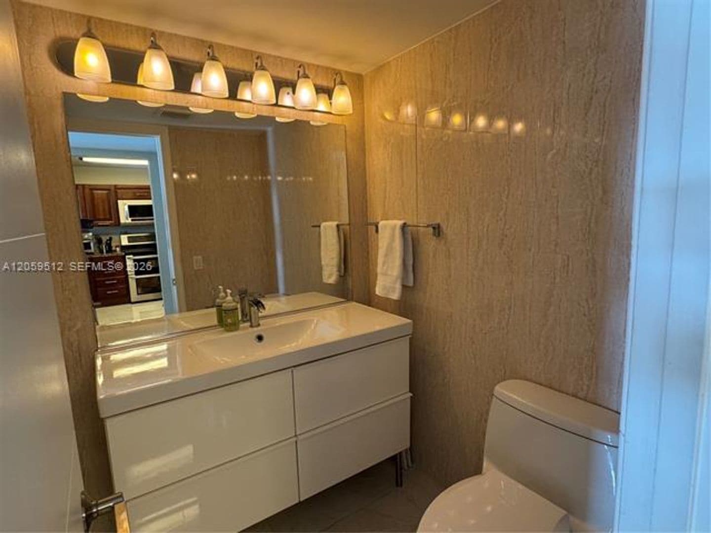 Hallandale Beach Townhome: 921 NE 26th Ave th 921