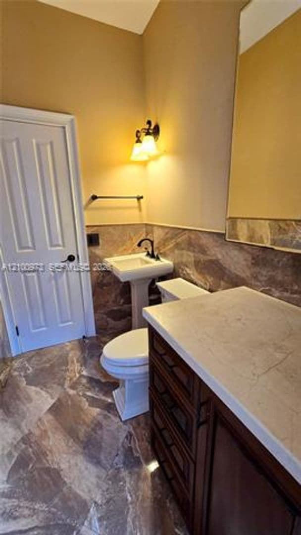 Hollywood House: 741 Tyler St # 741