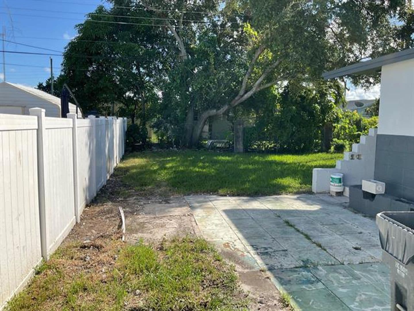 Hollywood House: 5540 Mayo St # 5540