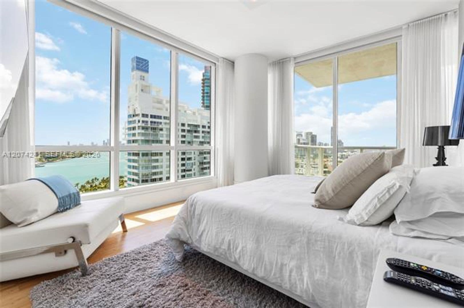 Miami Beach Condo: 100 S Pointe Dr cu-1810