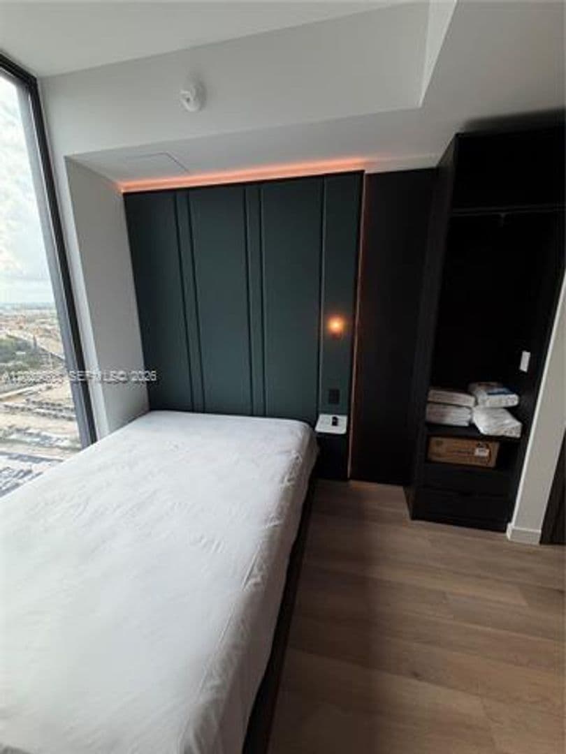 Miami Condo: 20 NE 11th St cu-3306B