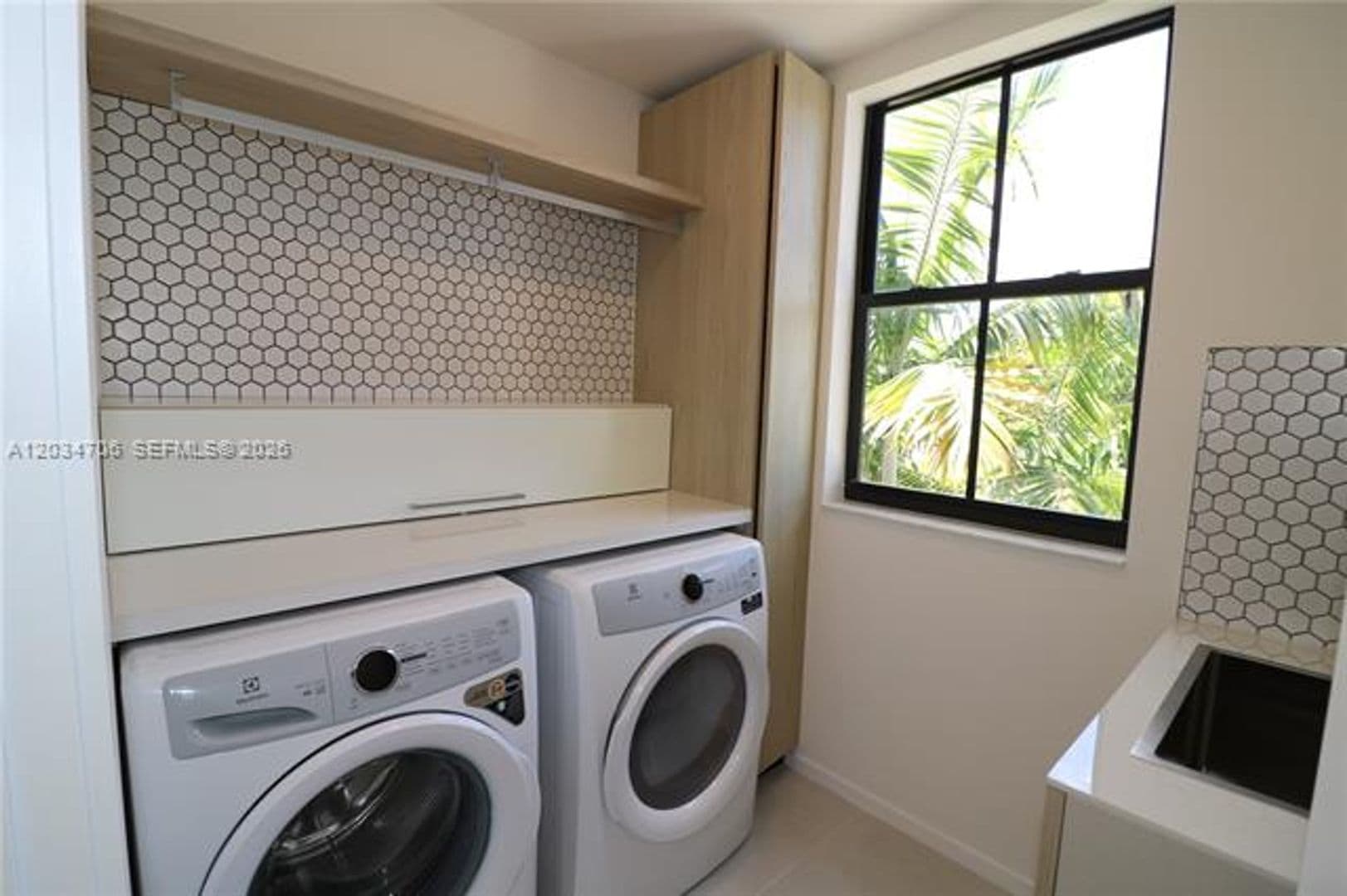 Pinecrest Townhome: 7504 SW 100th St th 7504
