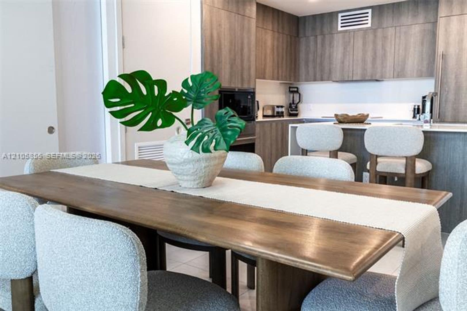 Sunny Isles Beach Condo: 17550 Collins Ave cu-703