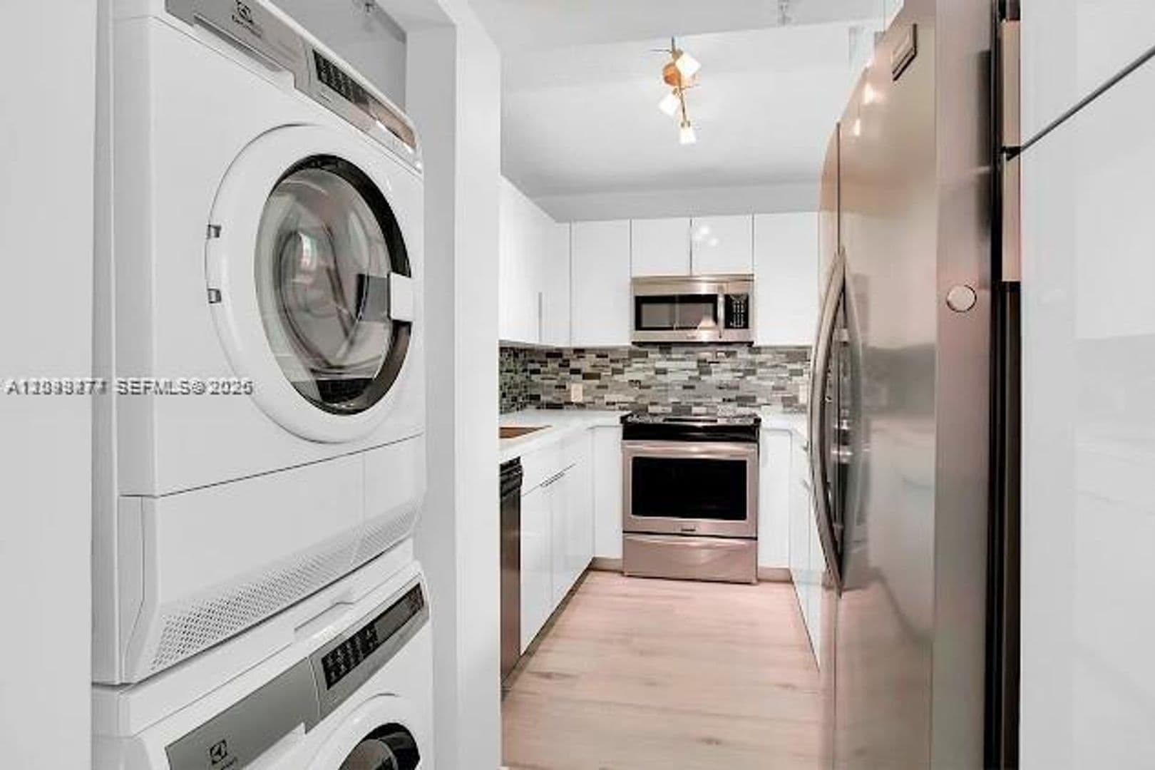 Miami Beach Condo: 7800 Collins Ave cu-204