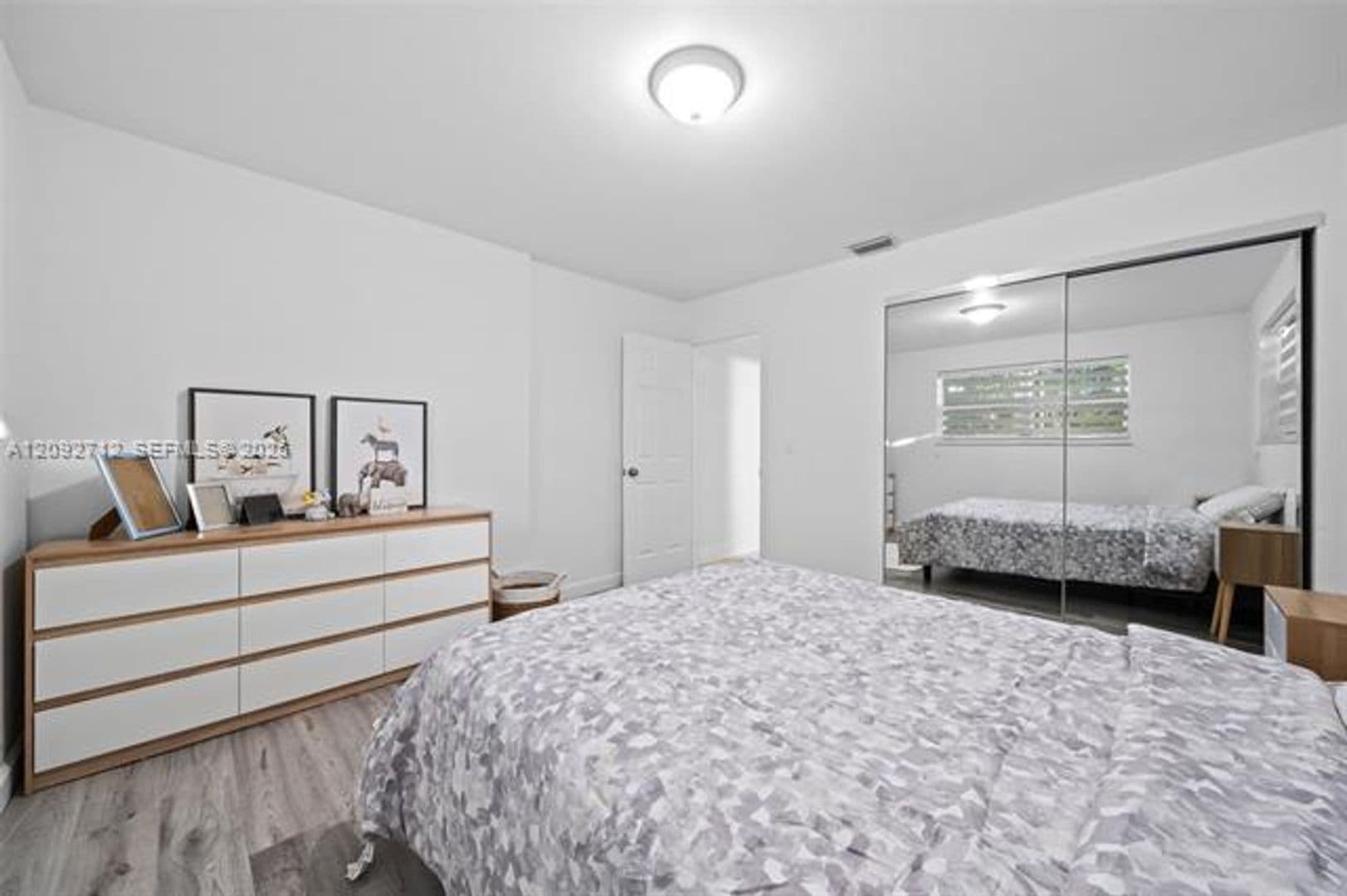 Hollywood House: 2819 Cleveland St # 2819