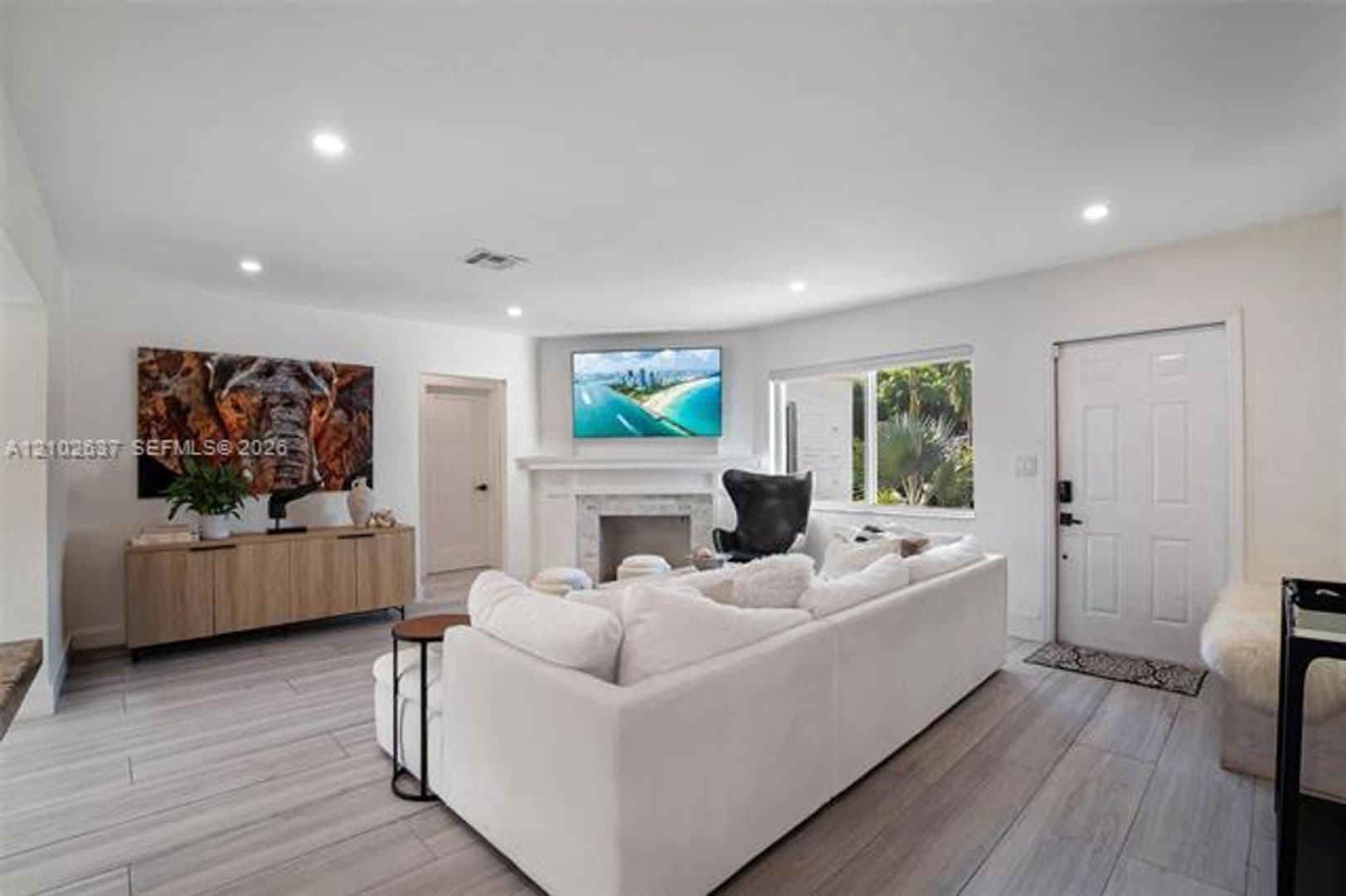 Miami House: 945 NE 82nd St # 945