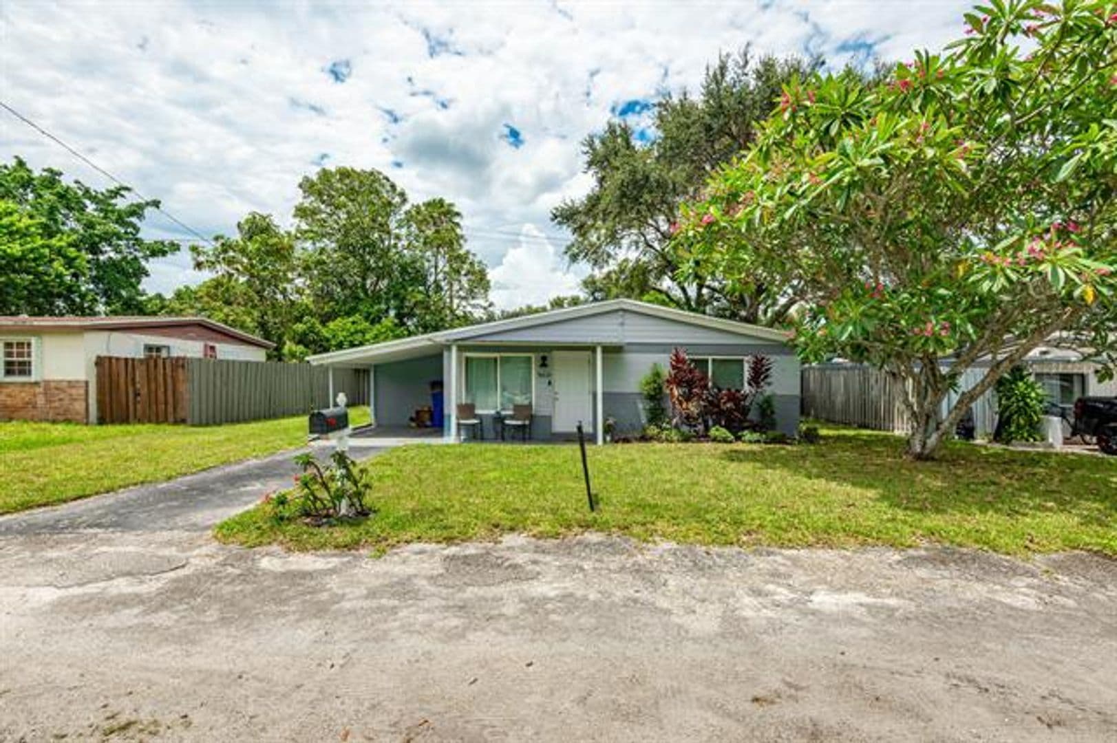 Hollywood House: 5631 Freedom St # 5631