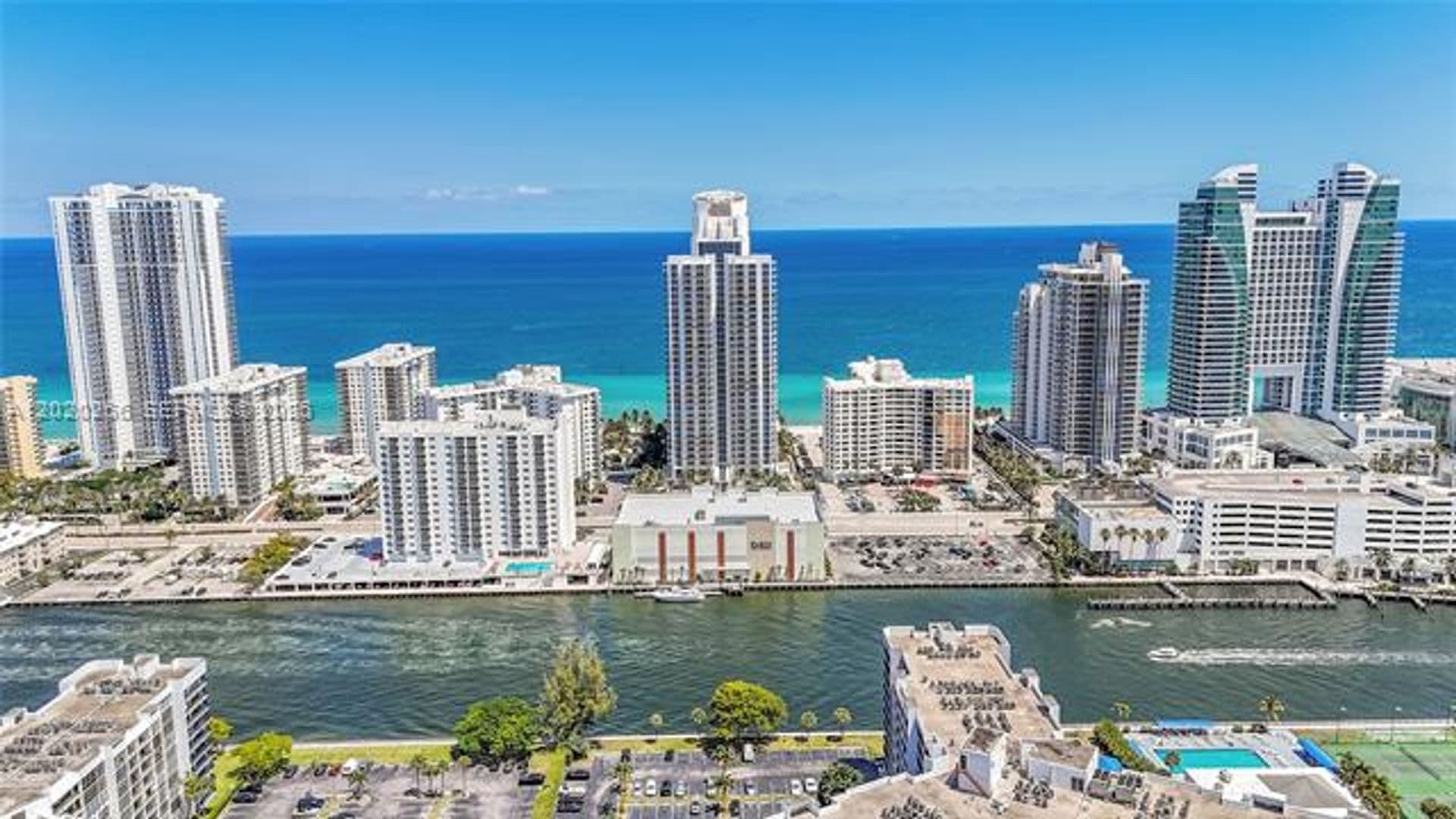 Hollywood Condo: 3101 S Ocean Dr cu-701