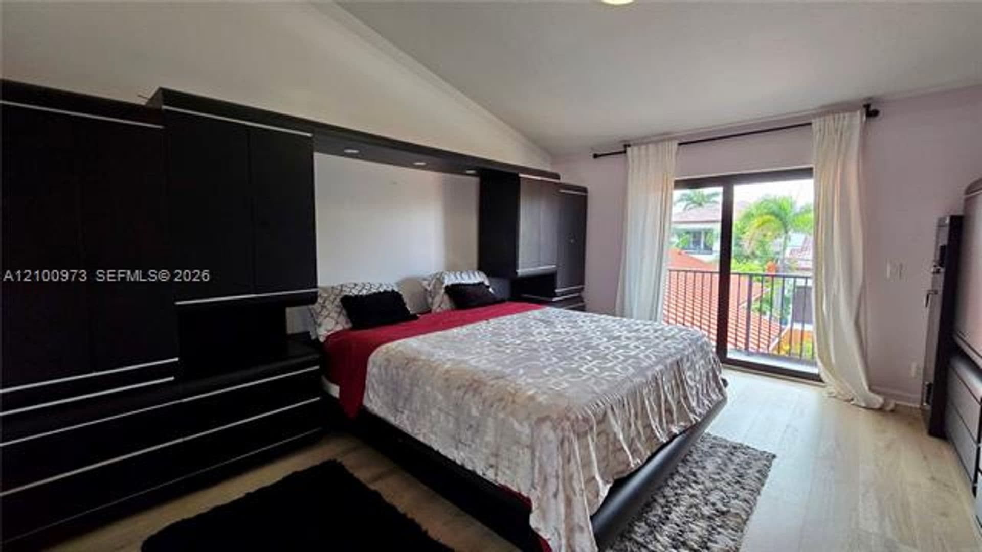 Hollywood House: 741 Tyler St # 741