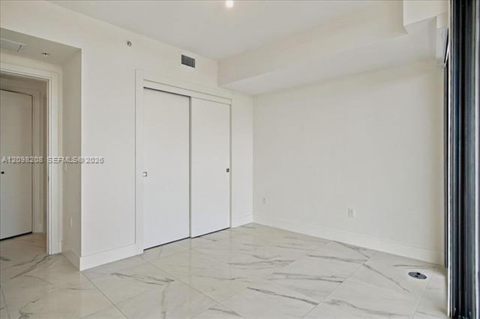 Hallandale Beach Condo: 1170 E Hallandale cu-2109